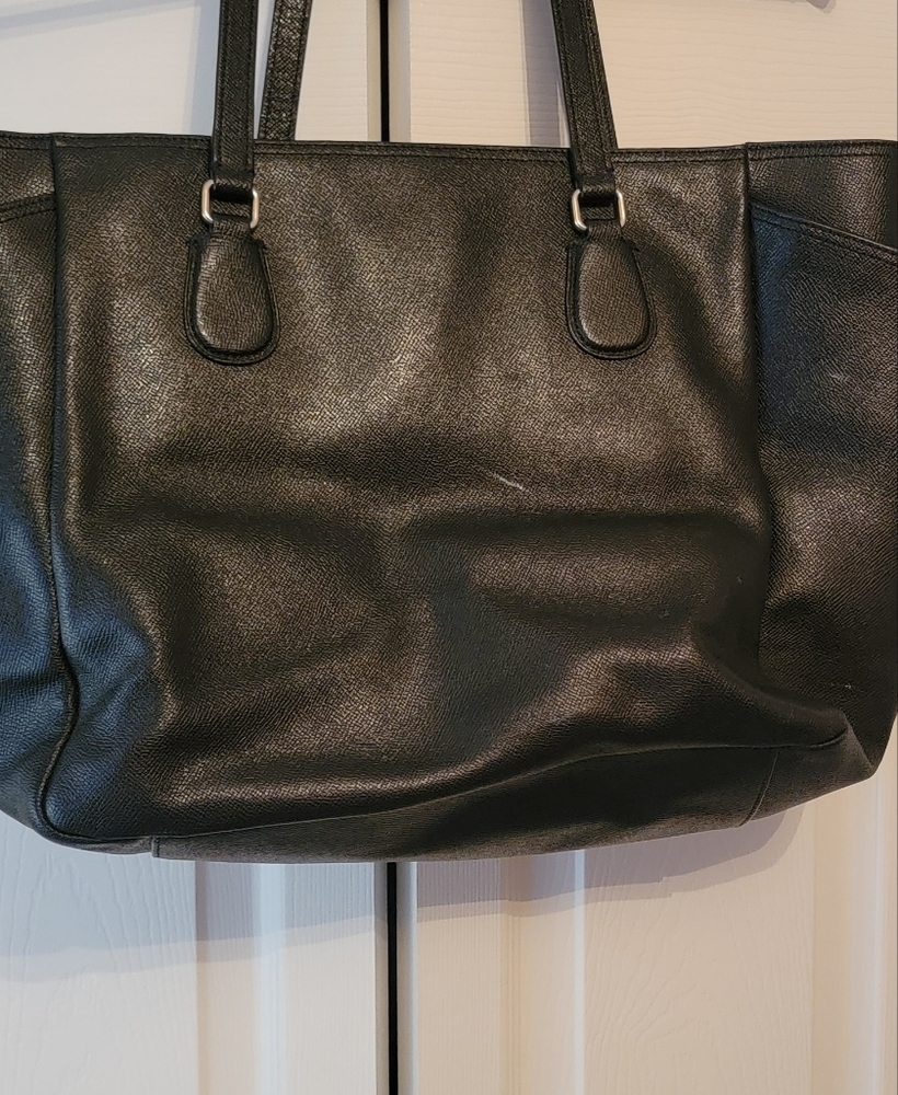 AUTHENTIC 2016 black  leather Coach Baby bag. Has shoulder strap and handles. - Picture 3 of 16
